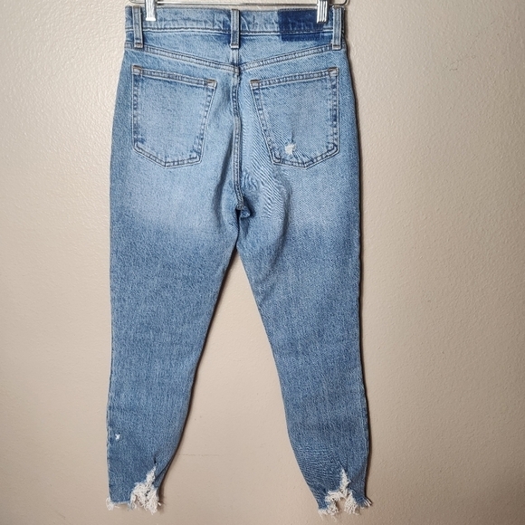 Abercrombie & Fitch The Skinny High Rise Chewed Hem Jeans-Size 2/26 (NWT) - Picture 8 of 14